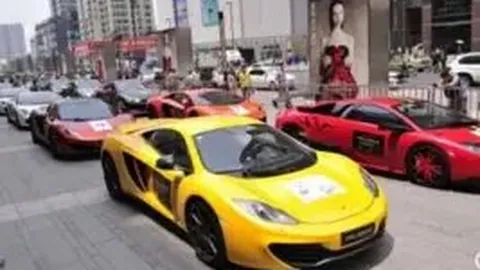 多名炒作低俗内容的明星账号遭依法整治！