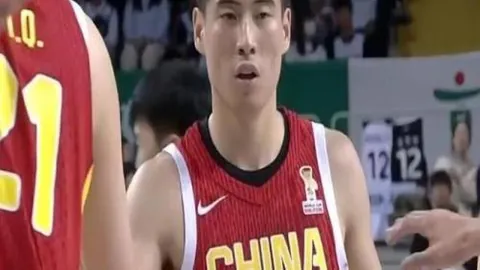 林诗栋4-2力克梁靖崑，摘得新加坡WTT大满贯男单金牌